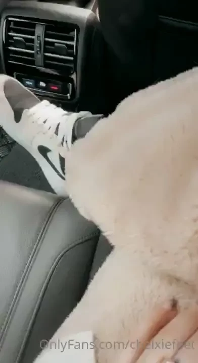 Qui aime les baskets ici 
