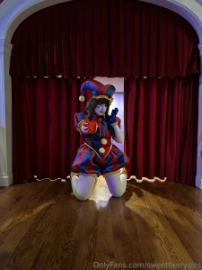 Clown clussy has fun at a museum