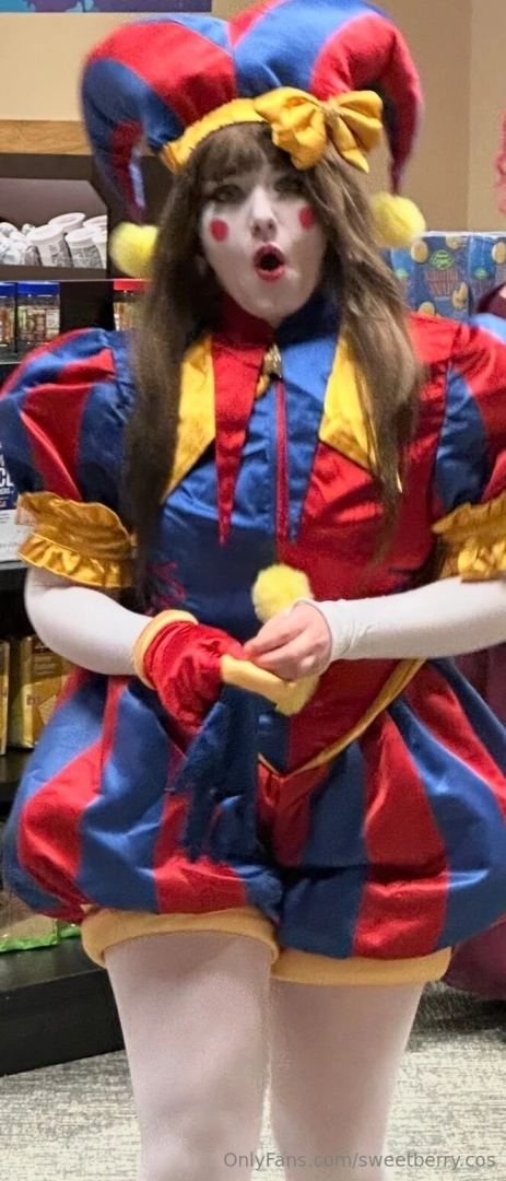 Clown clussy has fun at a museum part 1 