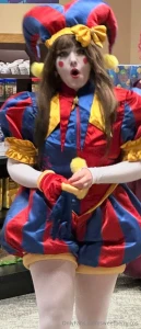 Clown clussy has fun at a museum part 1