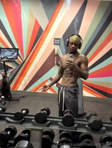 Gotta stay looking right