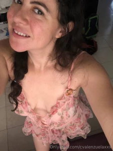 Quieres echar un vistazo r pido bajo pijama y ver qu hay de bajo