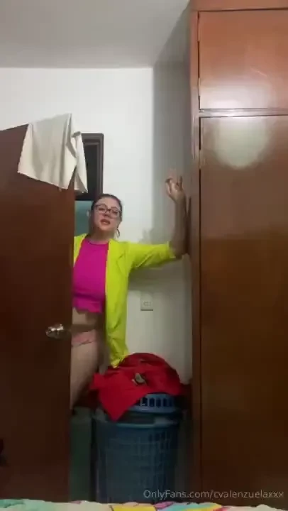 El hermano de mi esposo est de visita en casa y le doy la bienvenida 