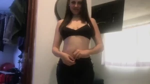 Quieres que masturbe para ti asi de rico hagamos una videollamada y