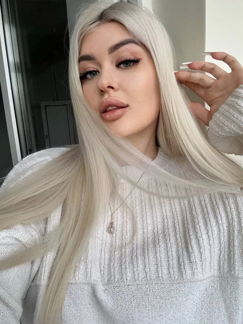 A beautiful face always excites men who like to put naughty girls on 