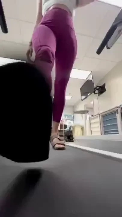 Just messing around on a treadmill hope there s no one in my way 