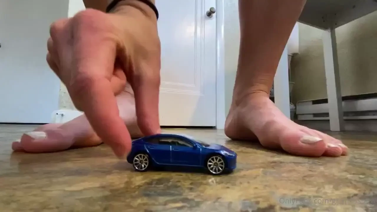 You re driving and see a giant women above you would you rather 