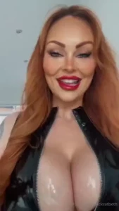 Studio update the electrician couldn t keep his eyes off my tits