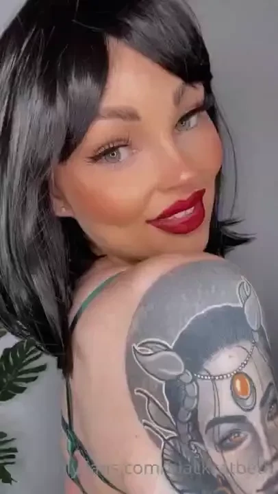 What do we think of me with dark short hair 