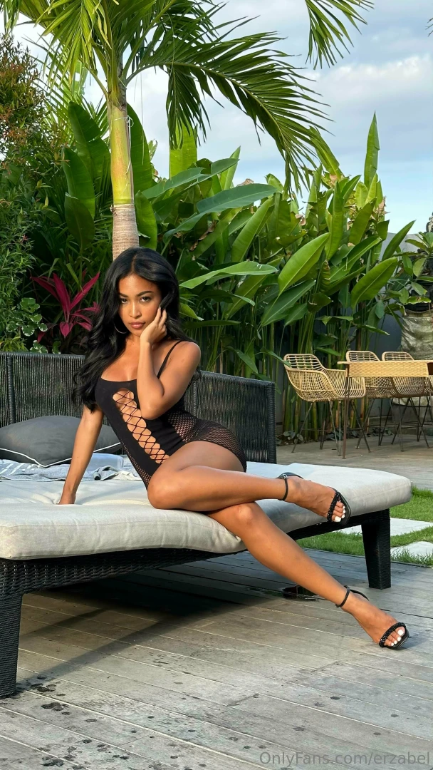 What s the first thing you noticed tell me https onlyfans com erzabelx 