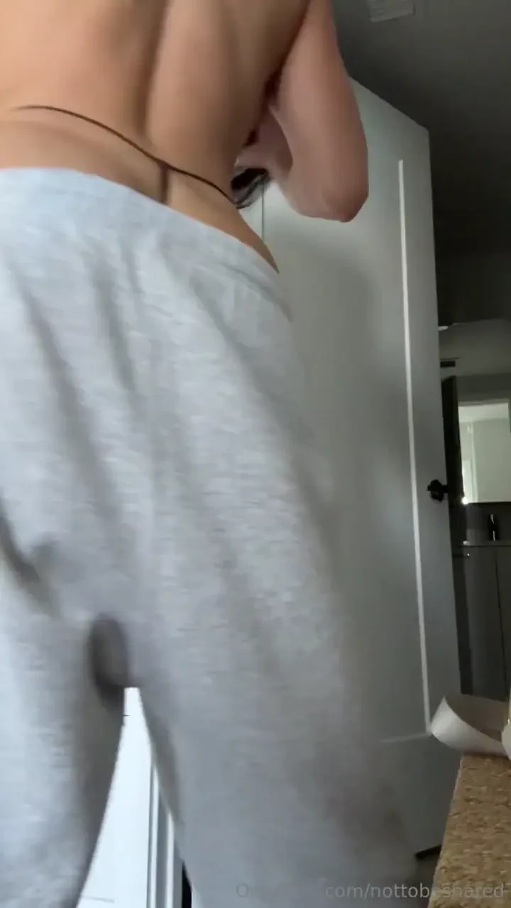 Woke up in a weird mood someone make me happy 