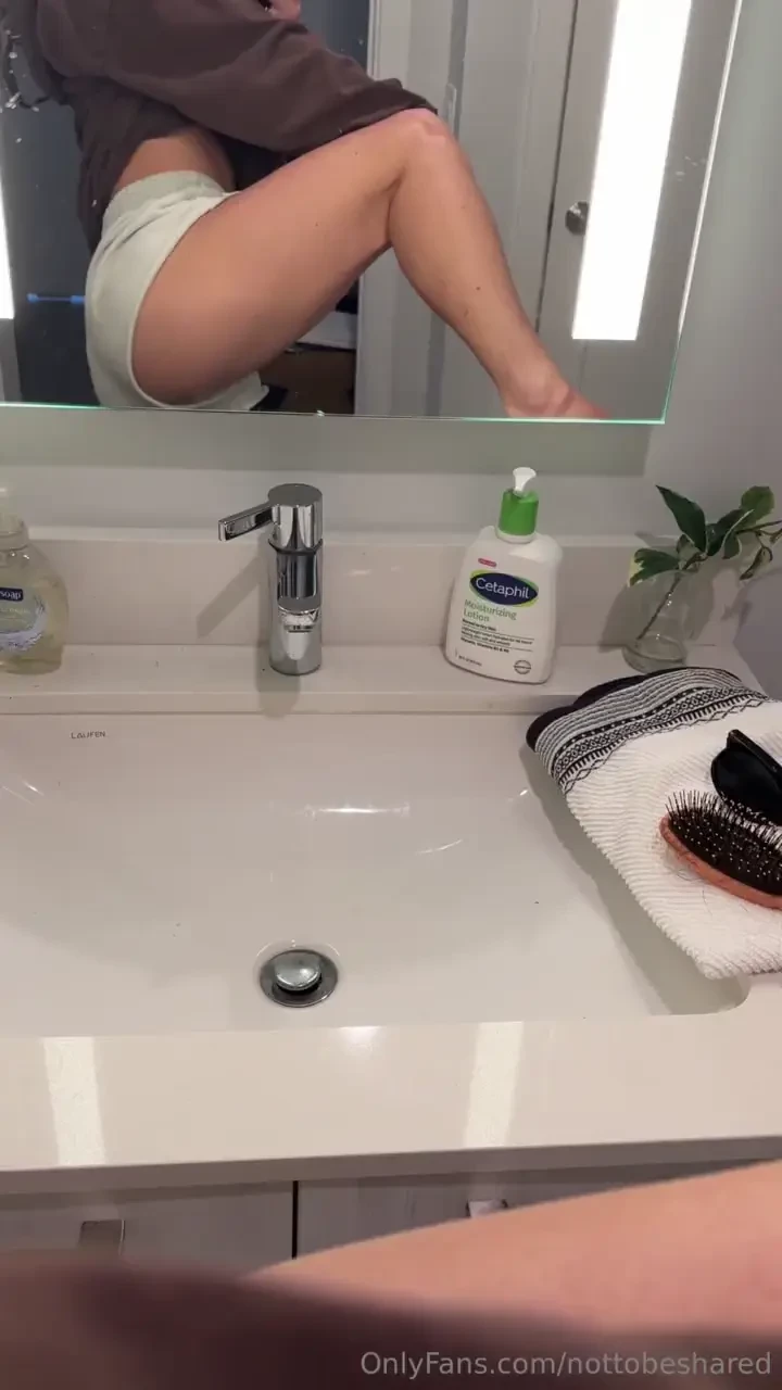 What s shakinnnnnn besides my booty 