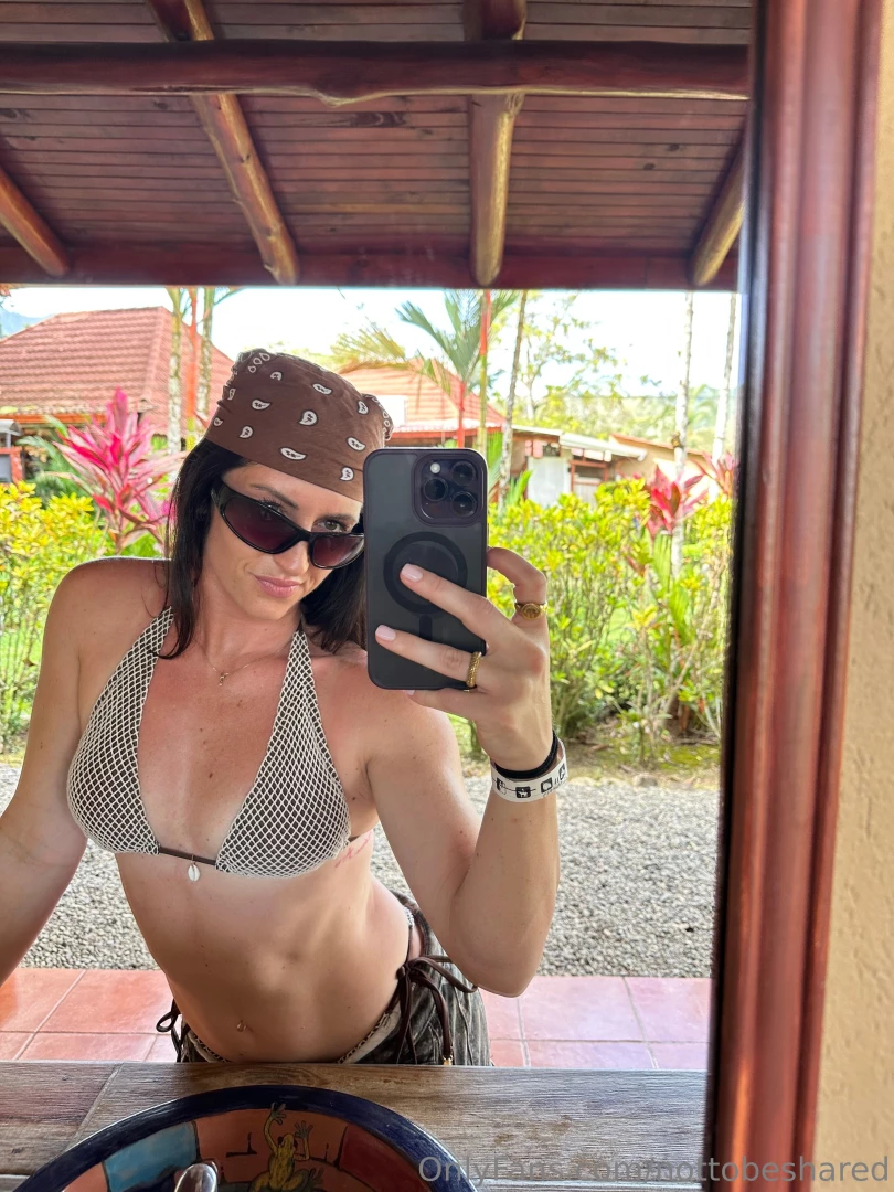 Outdoor mirror pics are my favvvvv 