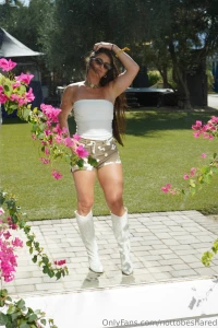 In honor or festival season coming up looks will be served