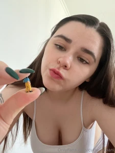 Tell me do u like tight places