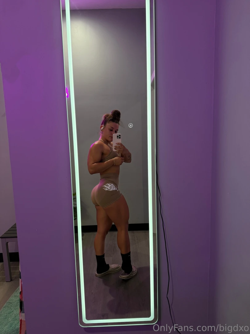 Want me all to yourself for a moment send me a custom request and i ll 