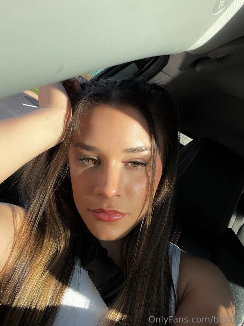 Do you think i m looking irresistible today slide into my dms 