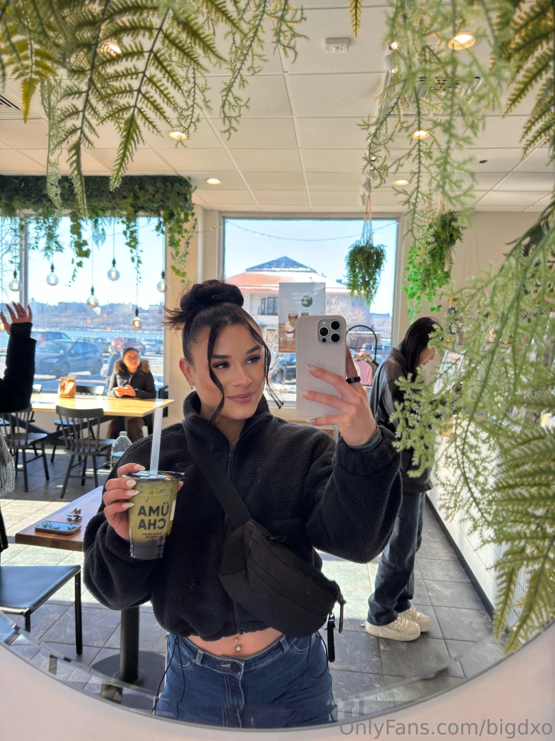 Tell me i m pretty and i just might send you something even better dm 