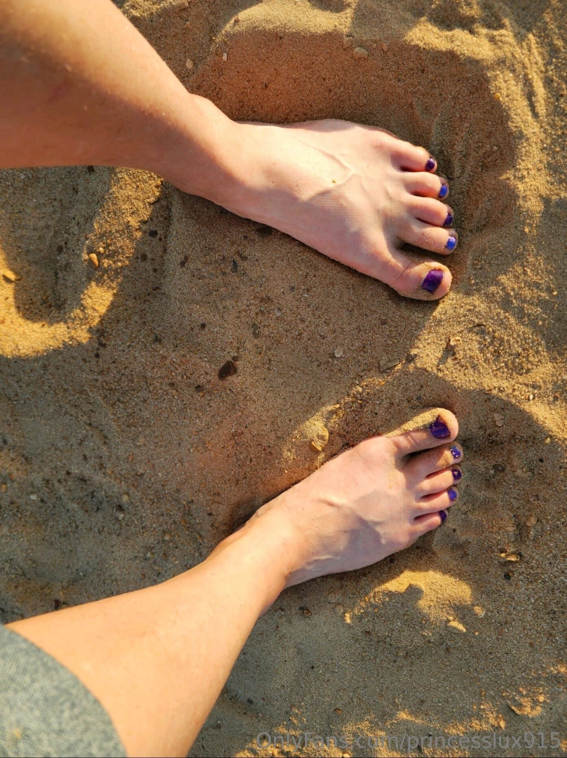 I know its not my normal content but a little bit of feet in the sand part 2 