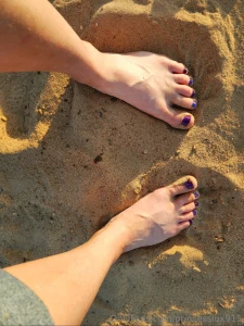 I know its not my normal content but a little bit of feet in the sand part 2