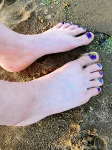I know its not my normal content but a little bit of feet in the sand part 1