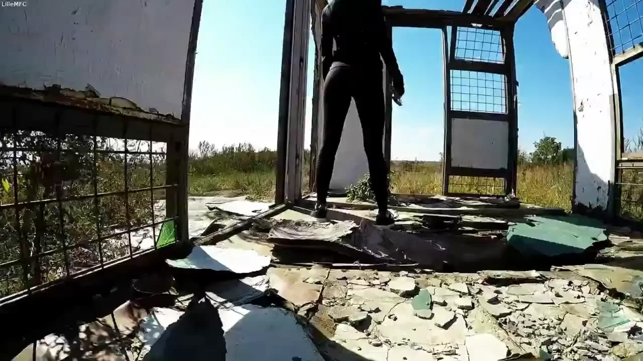Bike outdoor video- look daddy no pants 