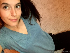 I m your naughty girl who loves to play dirty