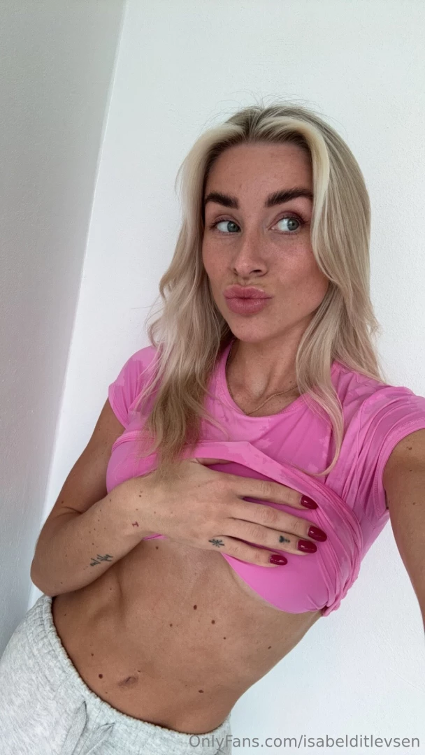 Have you seen the gift that i have sent out to you in the chat me in a 