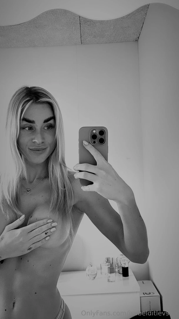 Taking my clothes of for you 