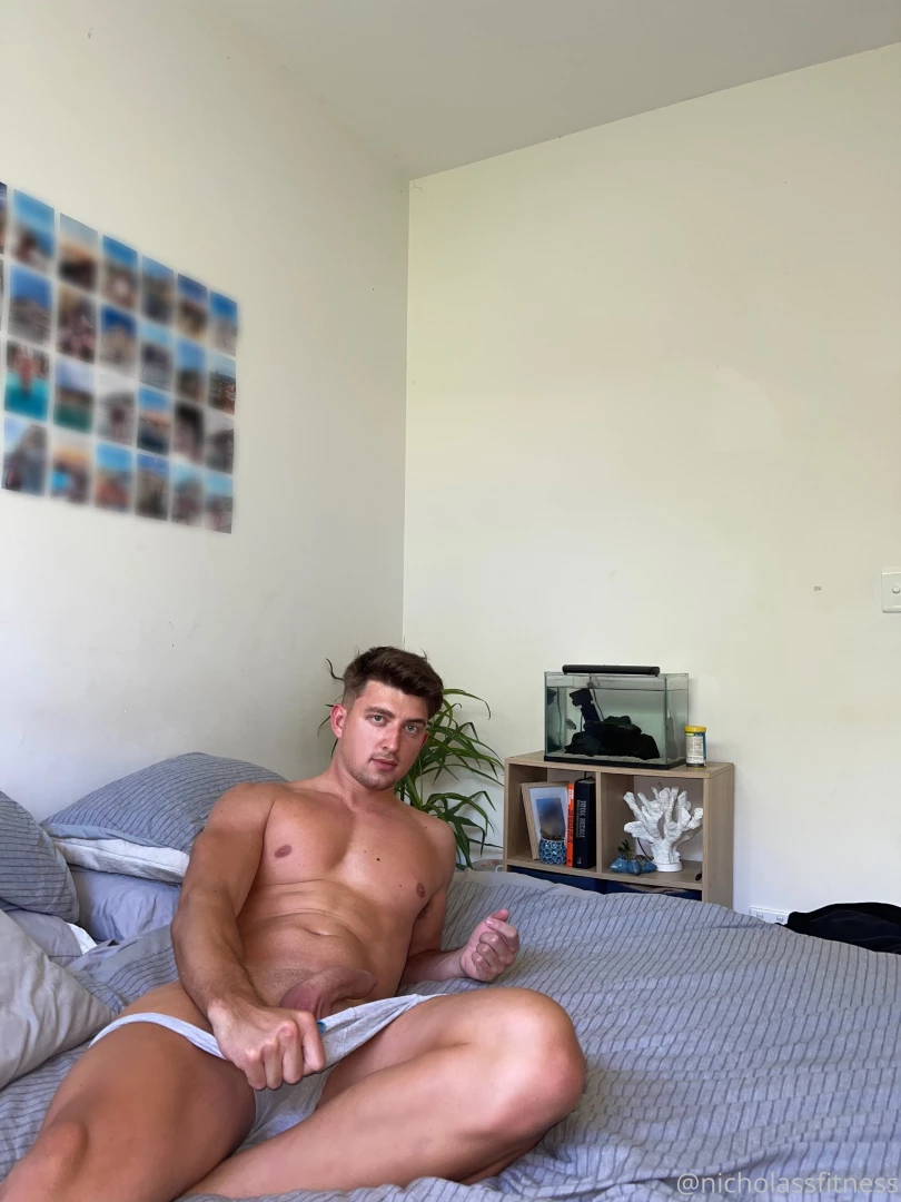 Someone come rub alo on my sunburn 