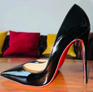 Who wants to see me cum in my louboutins and put them back on my nylon part 4