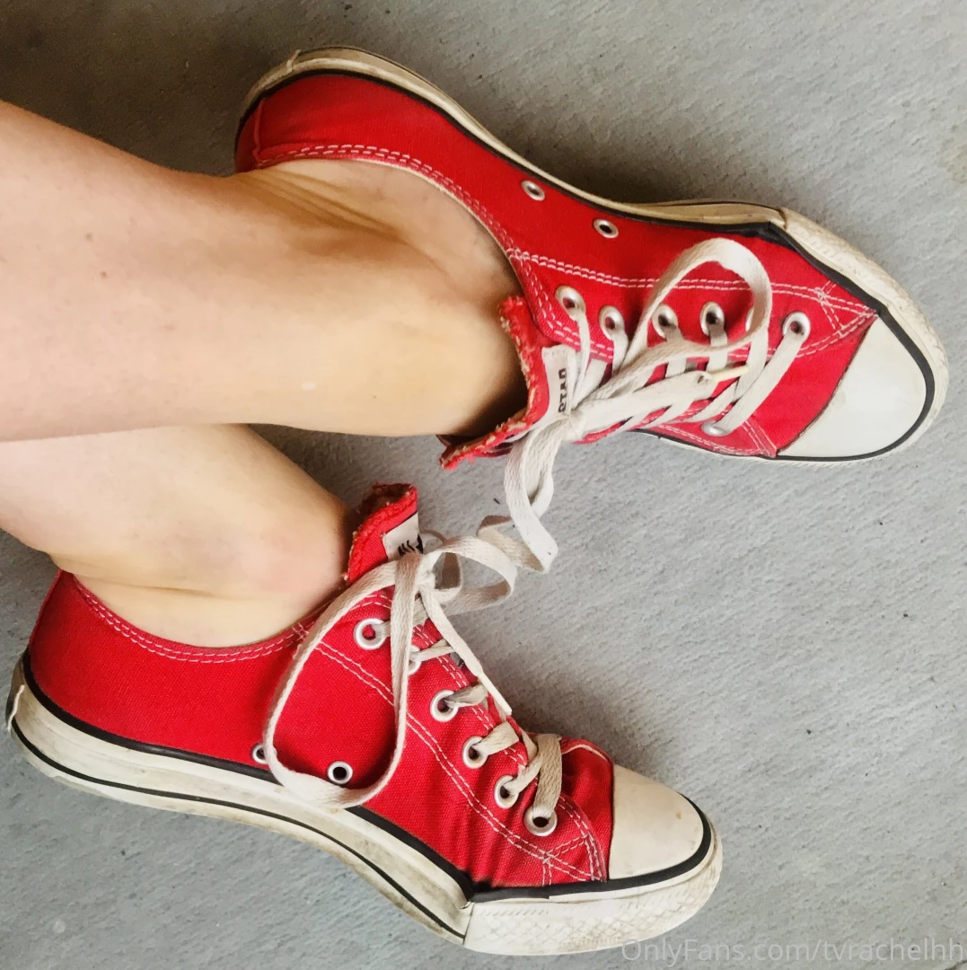 Red chucks seem to be appropriate in the pre-xmas time put them into part 2 