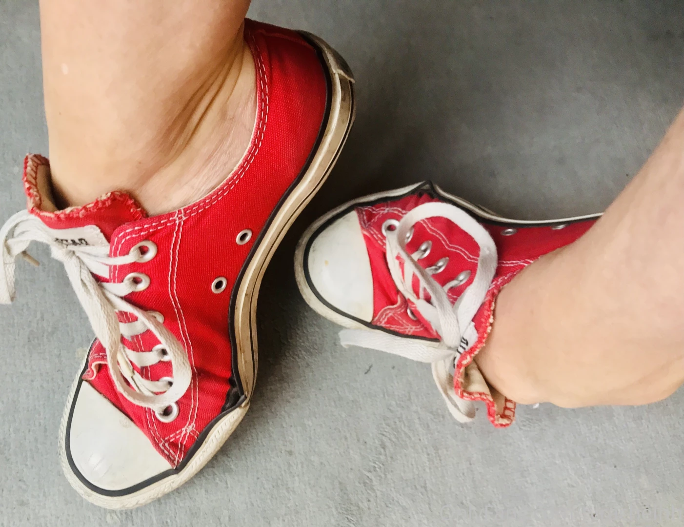 Red chucks seem to be appropriate in the pre-xmas time put them into part 1 