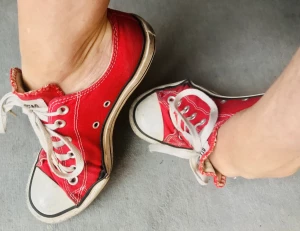 Red chucks seem to be appropriate in the pre-xmas time put them into part 1