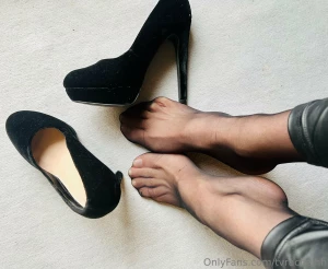 Happy mas days to you all still can t decide what to wear