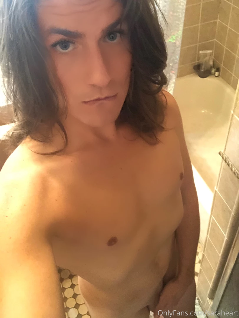 Anyone tryin to see what i look like without the make up n clothes 