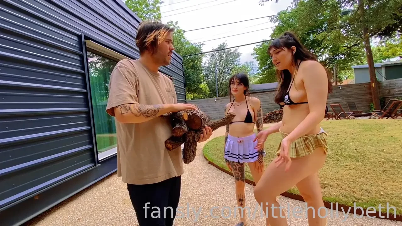 The best bush inspector is clearly a gardener that s why zoeyjpeg and 