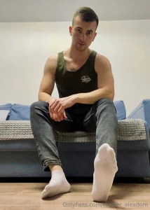 Hello my slaves and feet lovers if you want a custom videos or photos