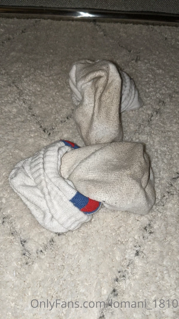 Anyone else have a boyfriend that leaves his dirty socks laying around part 2 