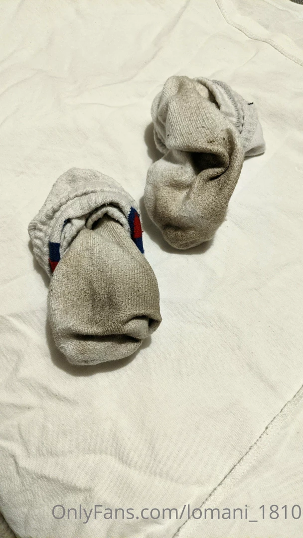 Anyone else have a boyfriend that leaves his dirty socks laying around part 1 