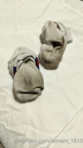 Anyone else have a boyfriend that leaves his dirty socks laying around part 1