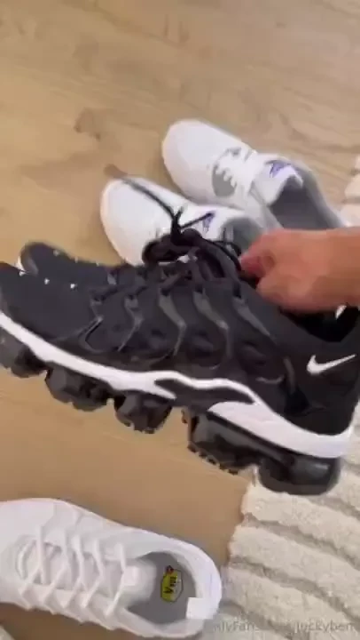 Choose one pair shoes part 1 