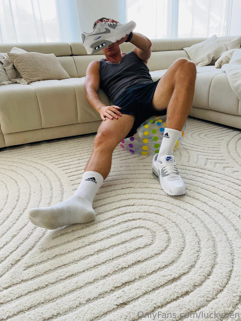 Beachball popping with my sneaks part 1 