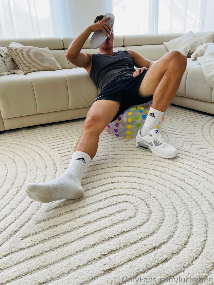 Beachball popping with my sneaks 