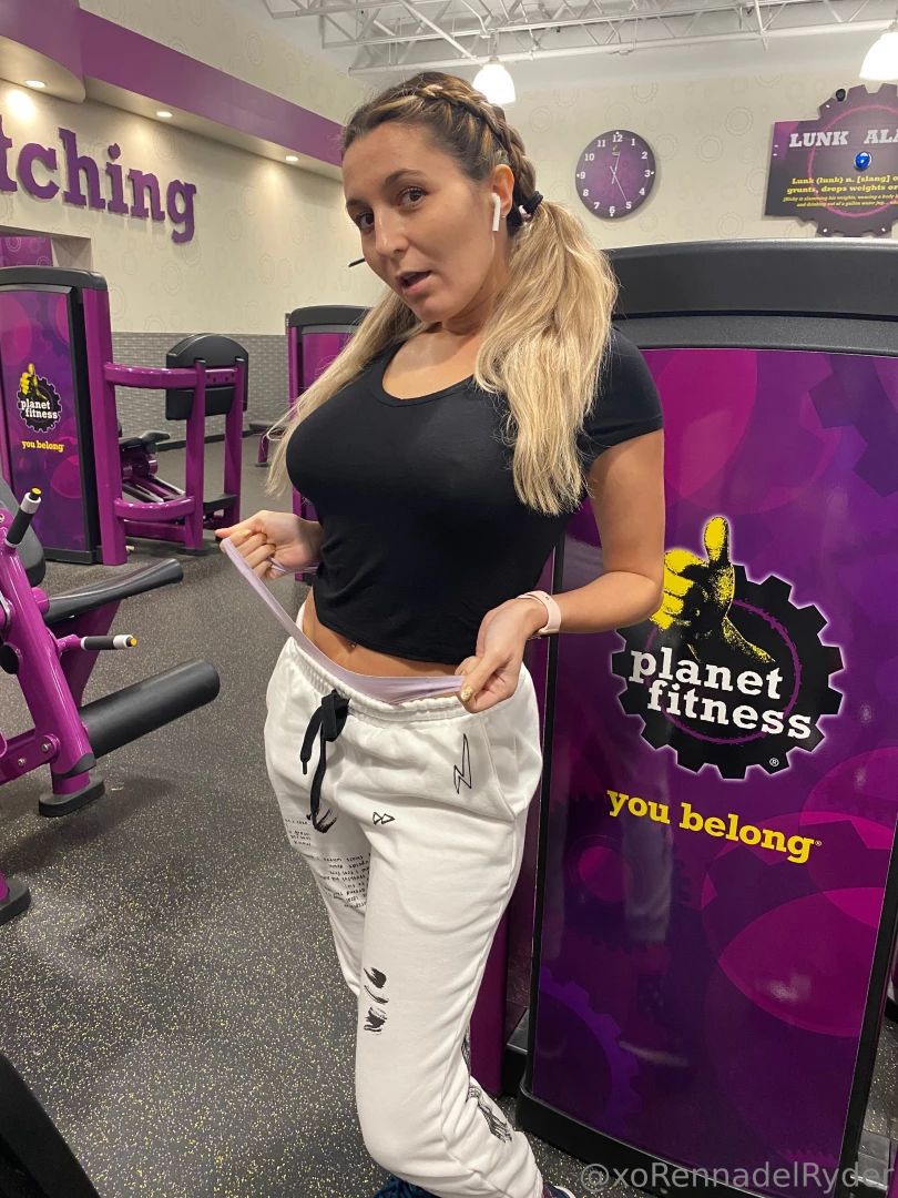 Headed to the gym fora late night session and some tanning need to tan 