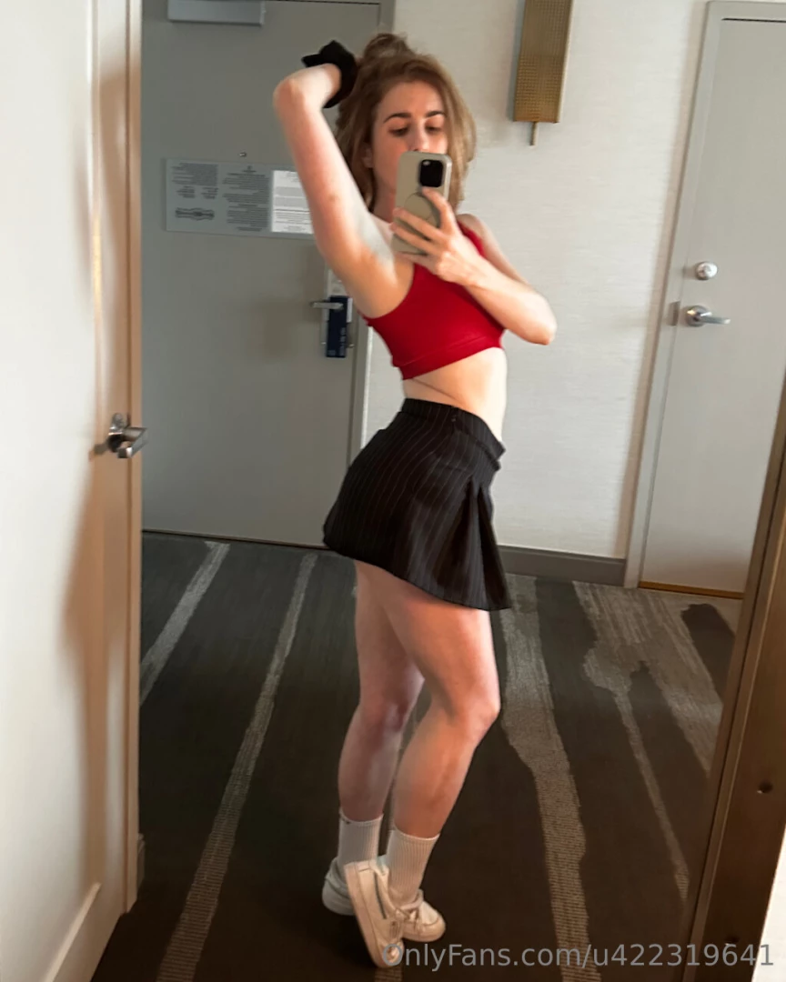 Who needs a spa day when i have this mirror to show off my seductive 