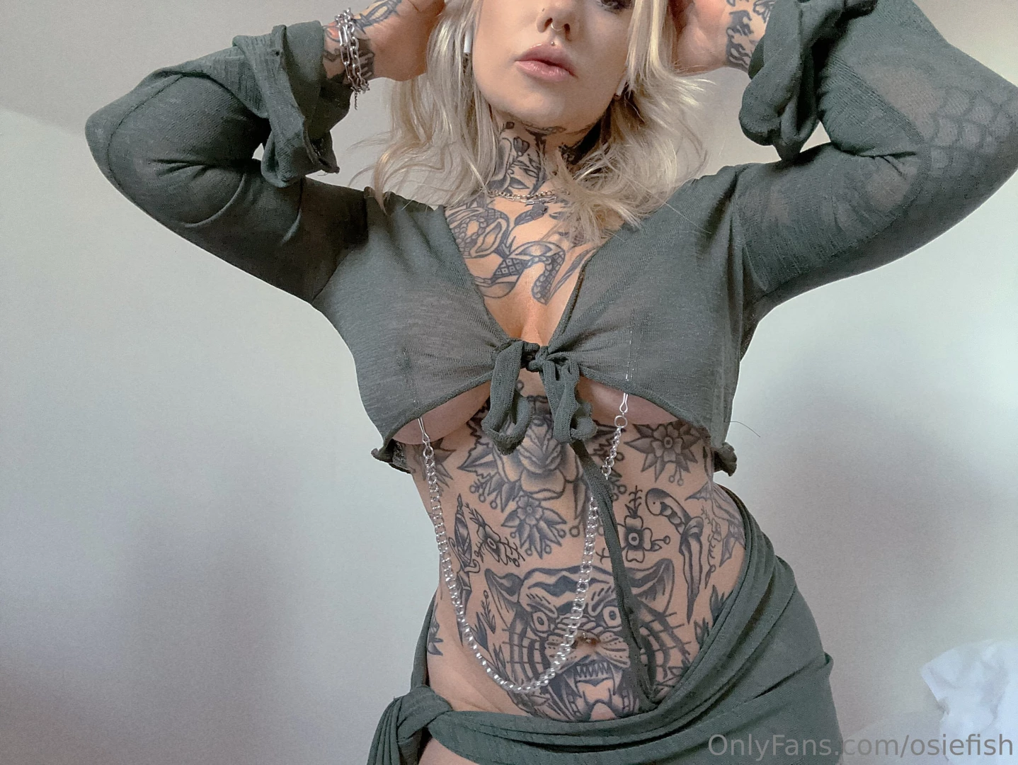 I would love to wear this outside but my pussy poke out 