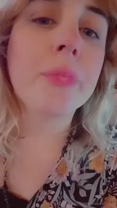 Don t you wanna know what the inside of my pretty mouth feels like 