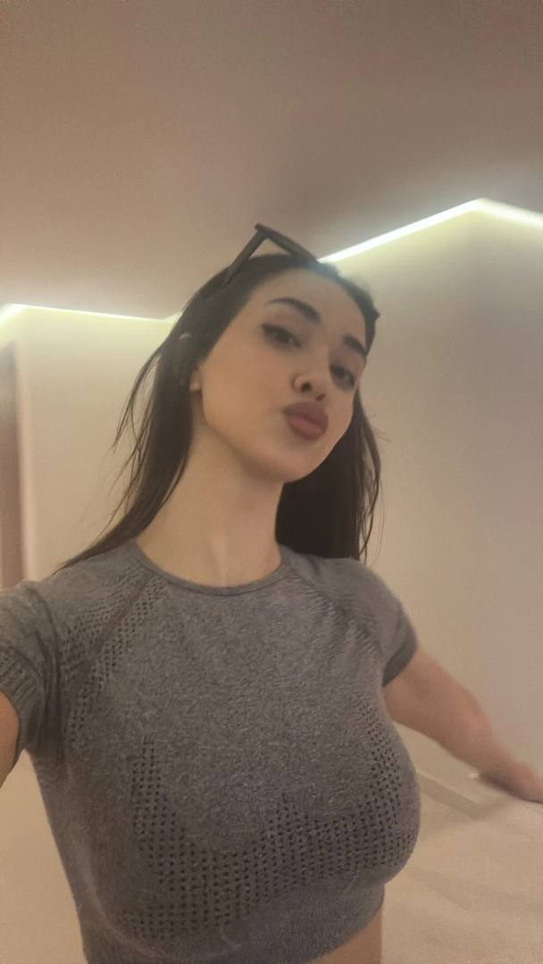 Just a girl in her grey top sending you all some kisses today 