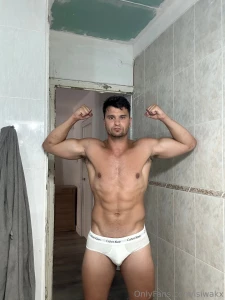 Look at me from all angles if you want to see more angles feel free to